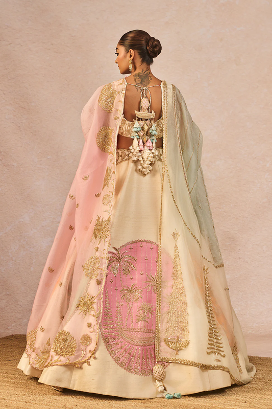 The 'Mahekti Hui Chandni' Lehenga