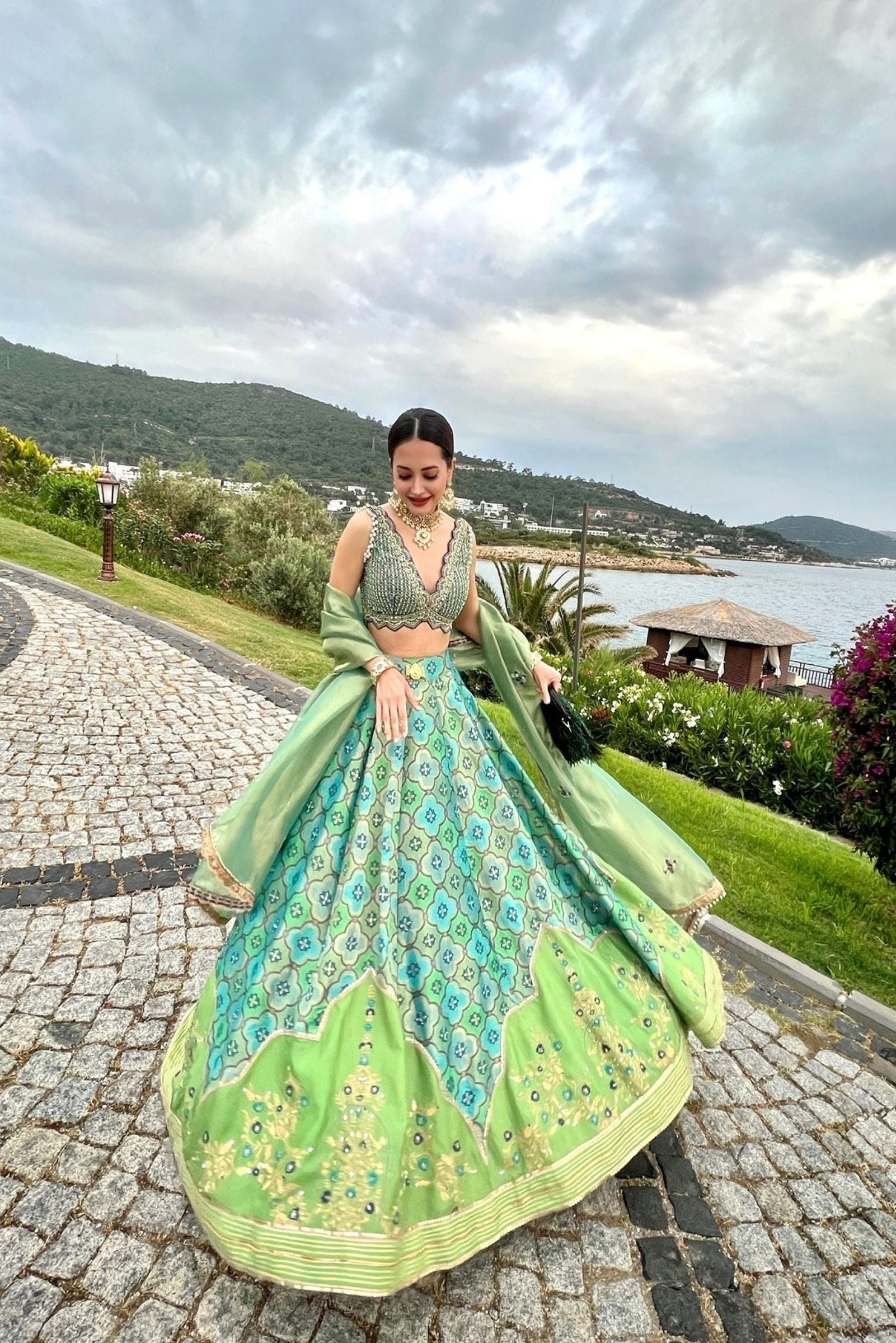 Women's Green Banarasi Jharokha Lehenga Set