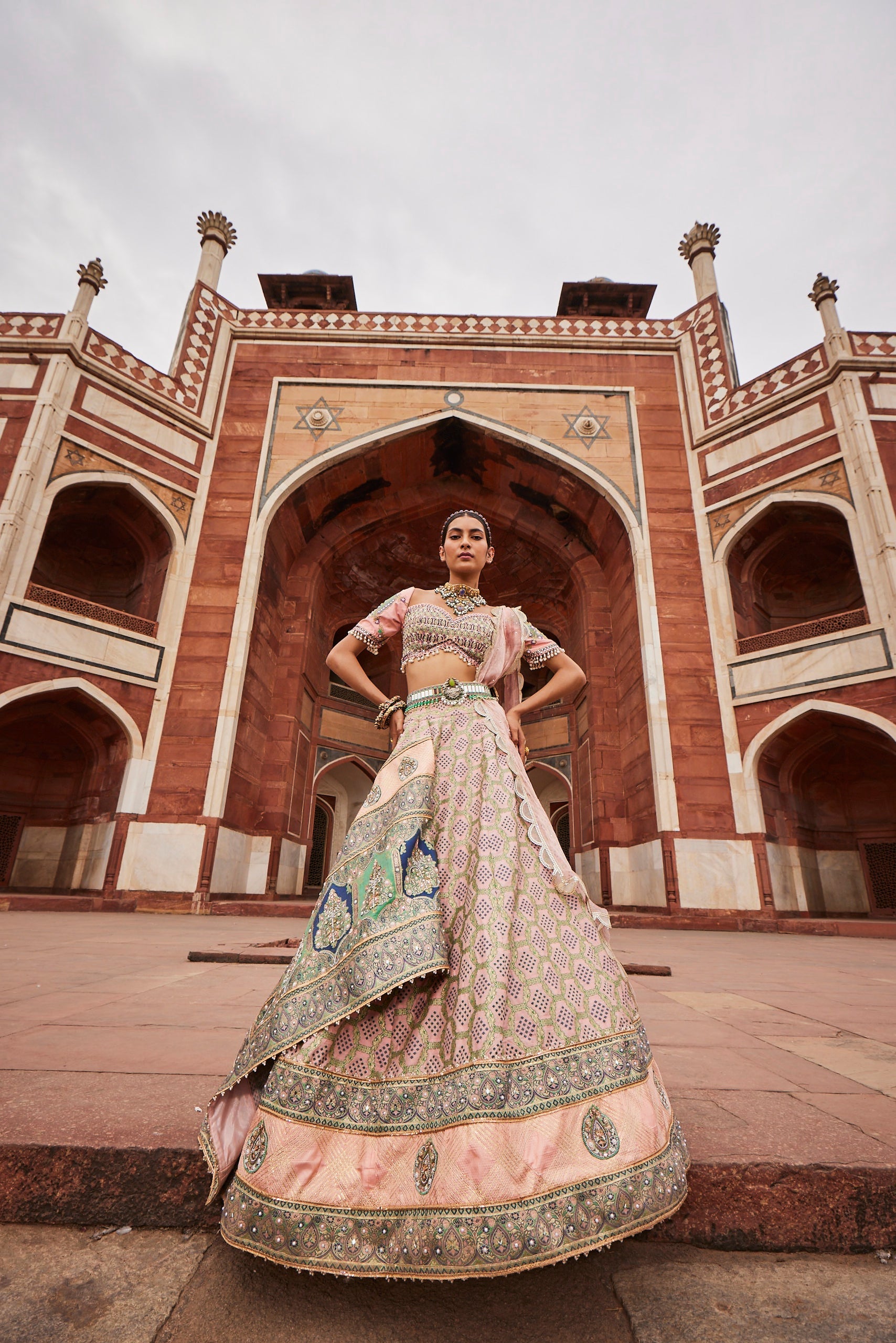 Women's Powder Pink Bandhani Banarasi Lehenga