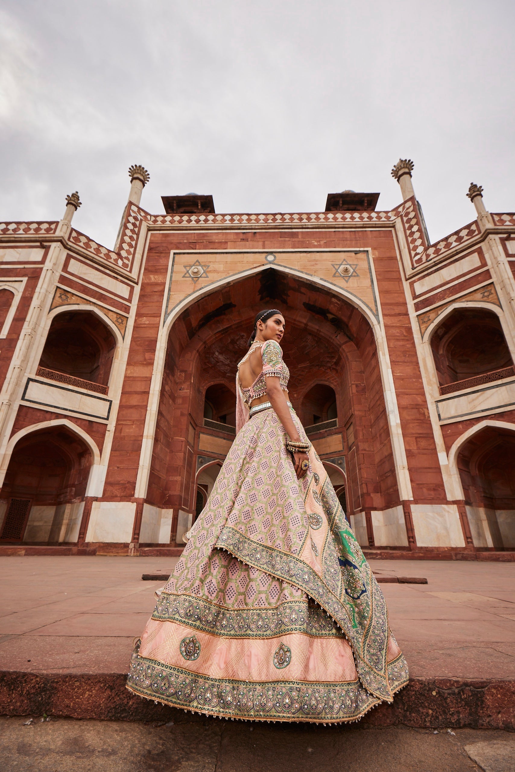 Women's Powder Pink Bandhani Banarasi Lehenga