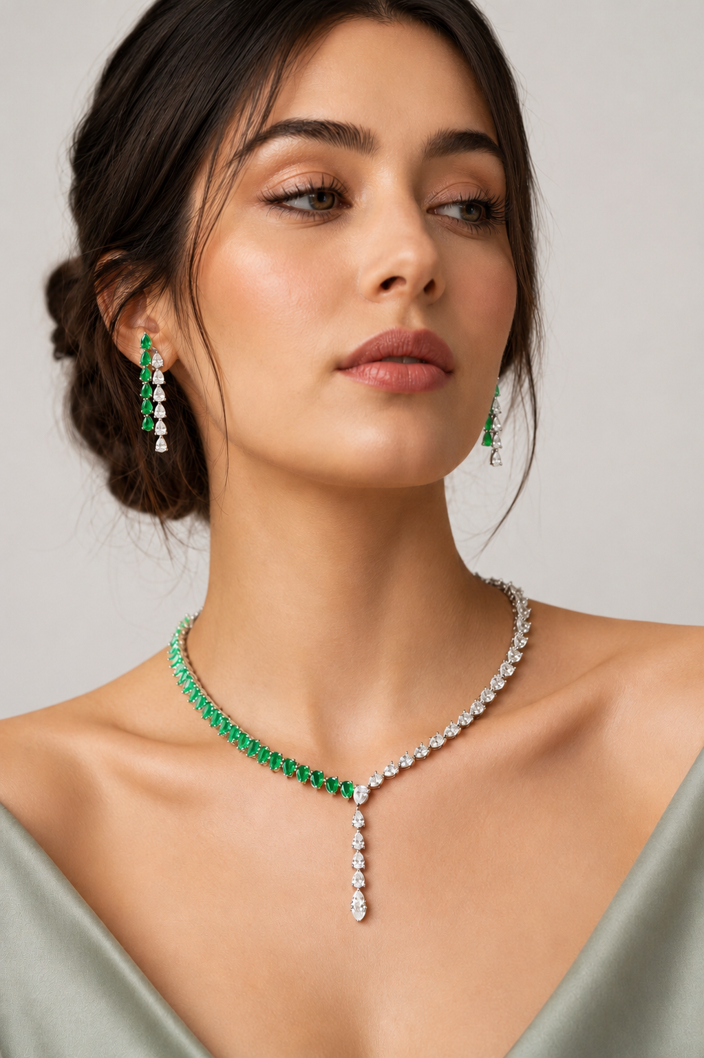Taarika Emerald Diamond Necklace Set