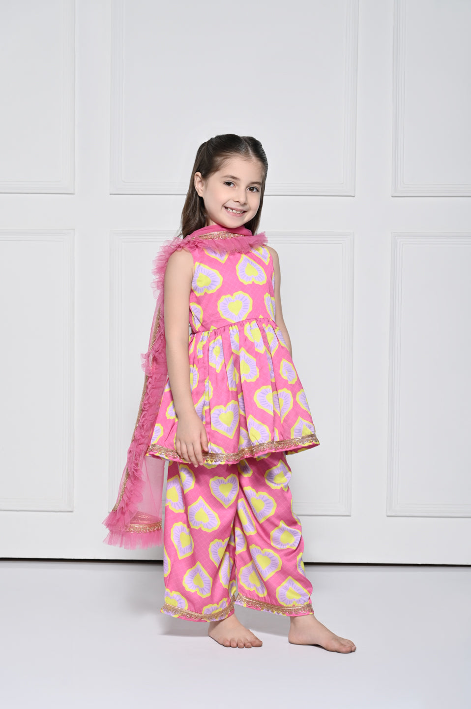 HEART ME PINK - A BRIGHT SLEEVELESS SUIT FOR GIRLS