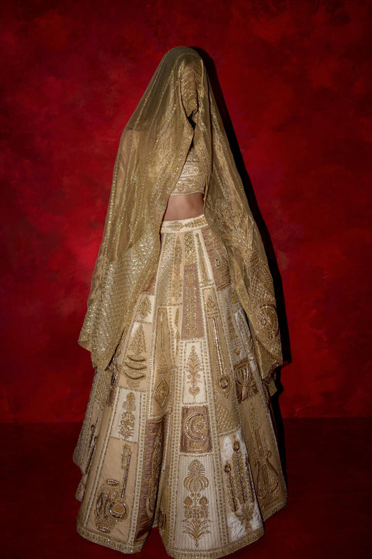‘Chaand Baaliyan’ Lehenga