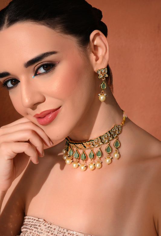 Gold plated ethnic chokar set with earings