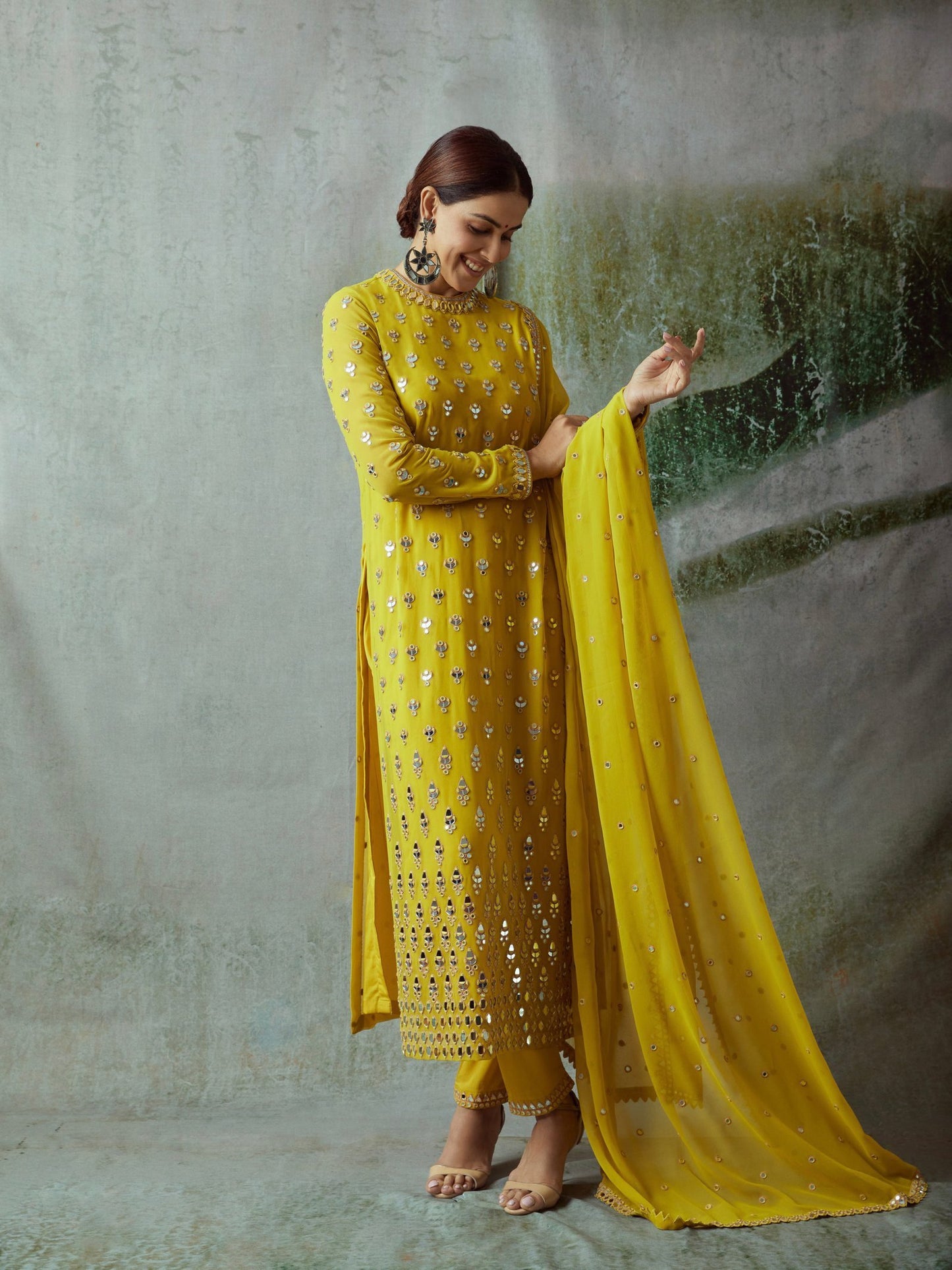 GENELIA DESHMUKH In Chamak Moss Green Kurta Pant Set