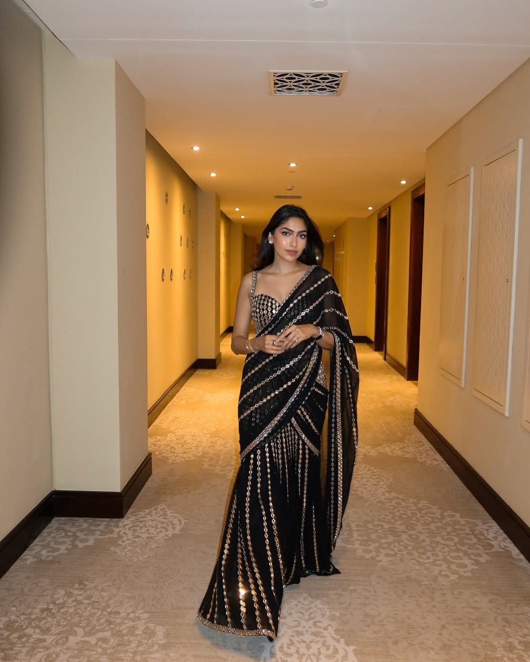 ISHA SUTARIA In Jugmug Black Pre Draped Saree Set
