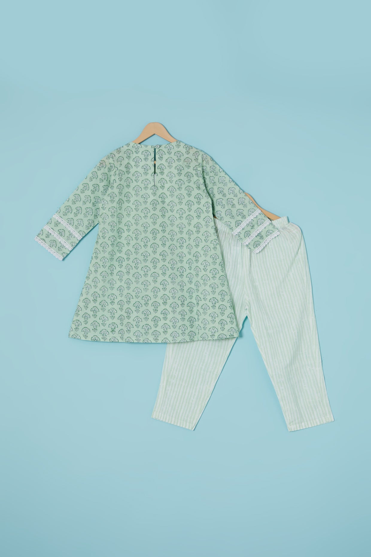 Green Cambric Cotton Printed Kurta Set For Girls by Pankhuri by Priyanka - Kids at Pernia's Pop Up Shop