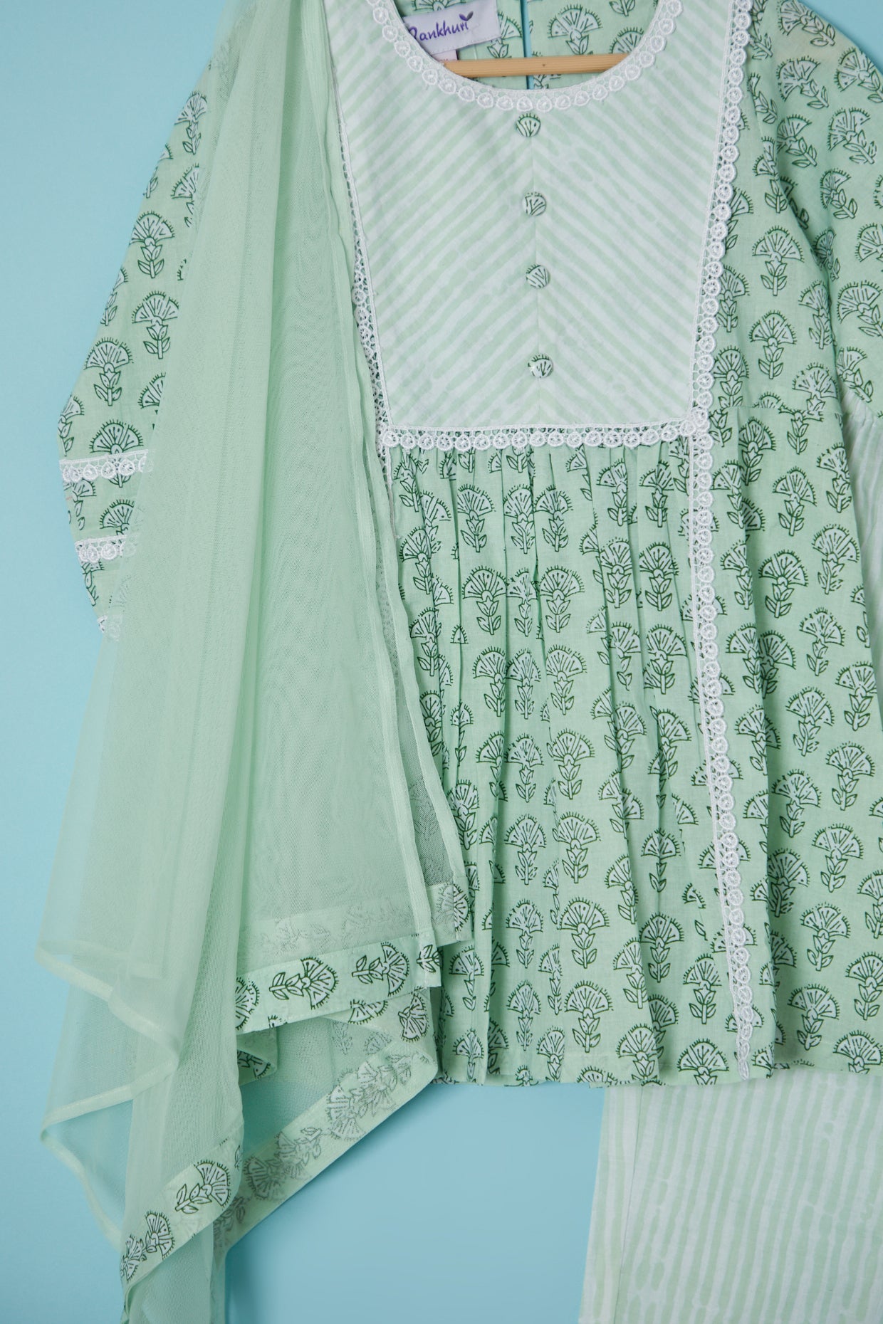 Green Cambric Cotton Printed Kurta Set For Girls by Pankhuri by Priyanka - Kids at Pernia's Pop Up Shop