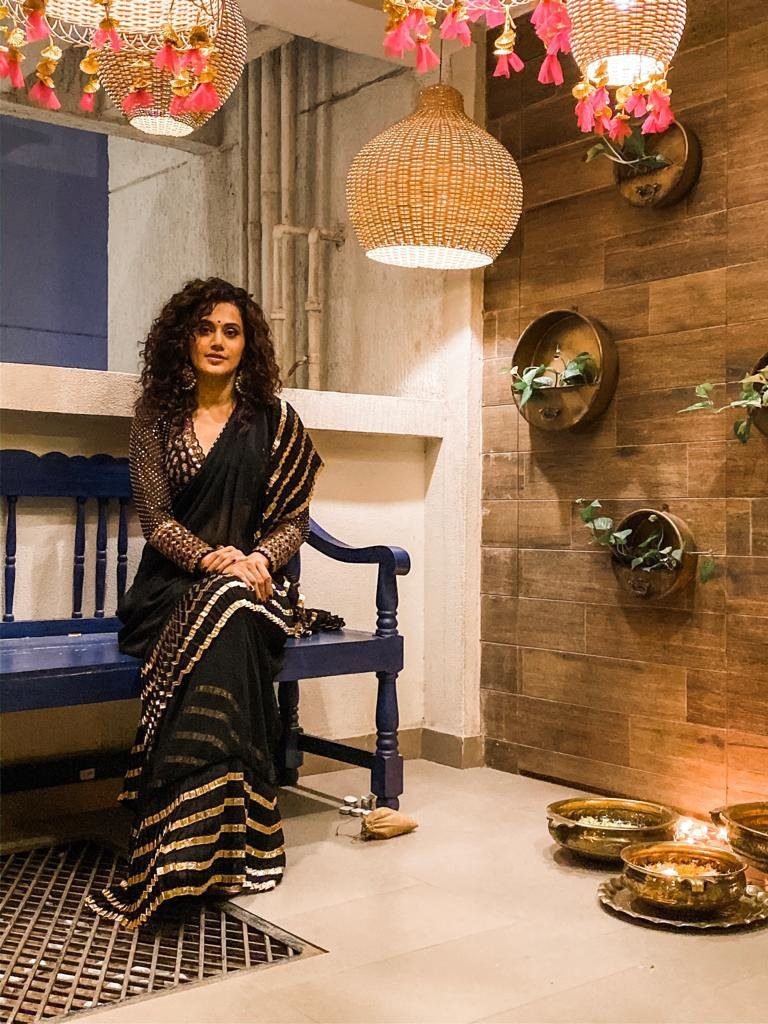 TAAPSEE PANNU In Black Ruffle Saree