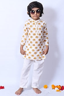 Turmeric Printed Kurta Set For Boys by Pankhuri by Priyanka - Kids at Pernia's Pop Up Shop