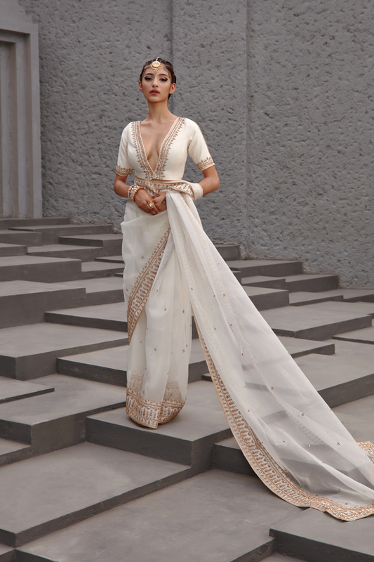 Komal Pandey in Inayat Saree
