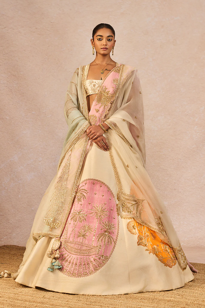 The 'Mahekti Hui Chandni' Lehenga