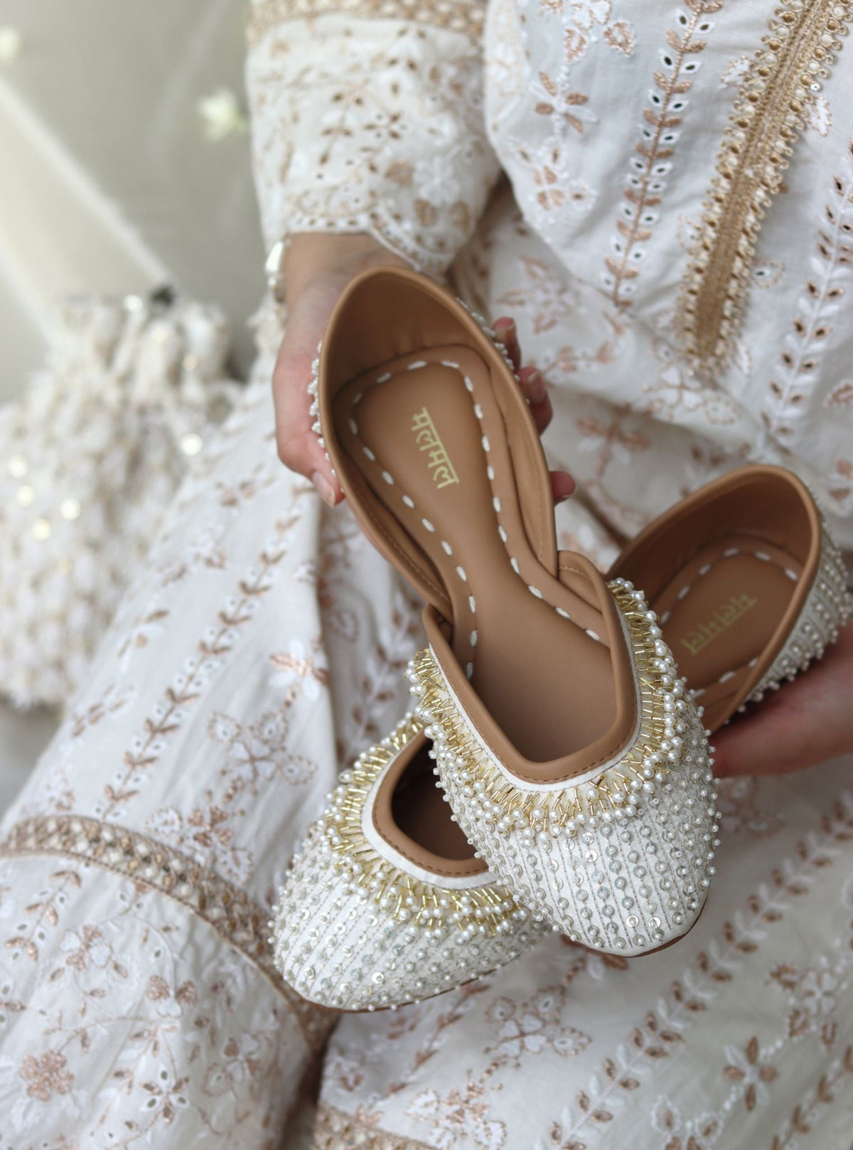 Aira Off White Vegan Jutti