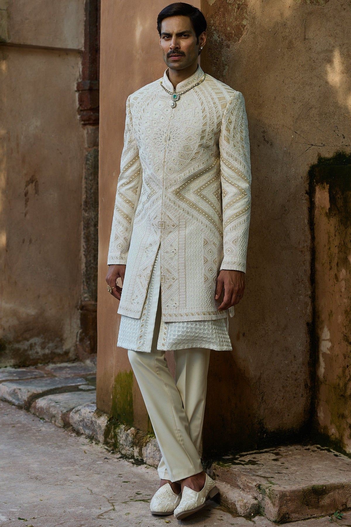 Crème Jaal Embroidered Indo-Western Set