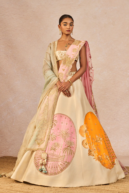 The 'Mahekti Hui Chandni' Lehenga