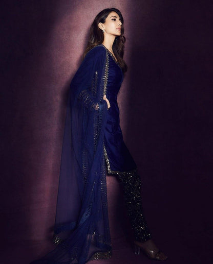 VAANI KAPOOR IN Navy Blue Velvet Kurta Set