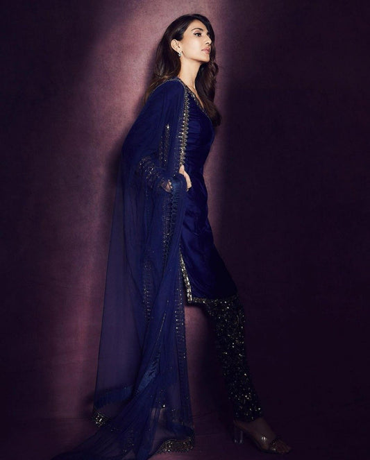 VAANI KAPOOR IN Navy Blue Velvet Kurta Set