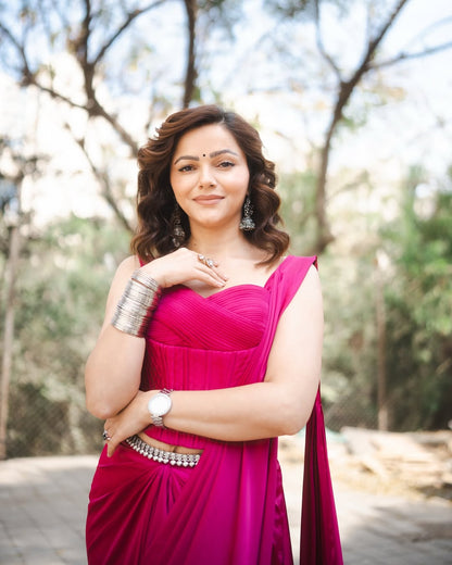 RIA MALHOTRA IN GOLABI SAREEE