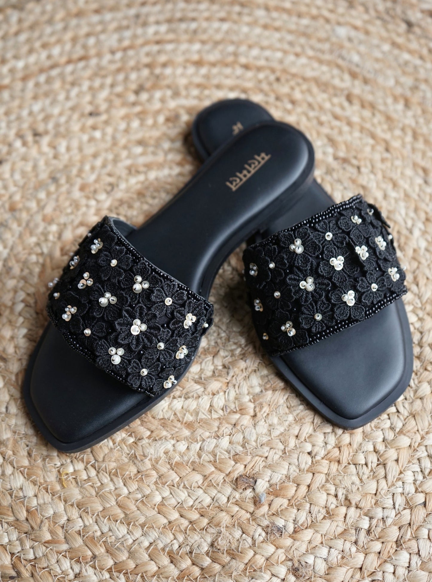 Mrunal Black Vegan Flat Sandal