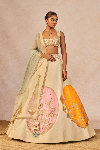The 'Mahekti Hui Chandni' Lehenga