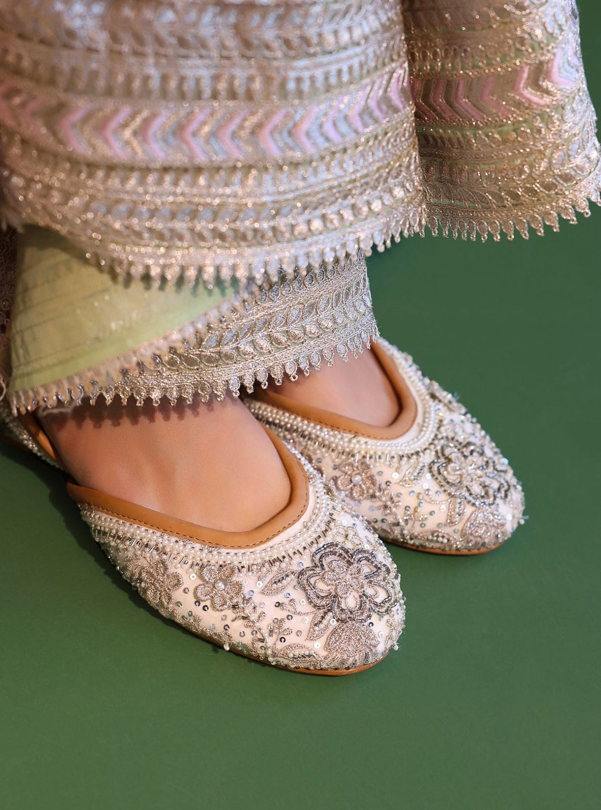 Swarna Silver Vegan Jutti