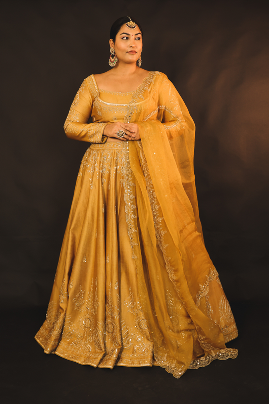 Sakshi Sindwani in Nazmi Lehenga