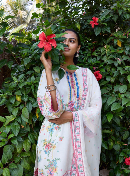 Enaara Lawn Off White Kurta Set