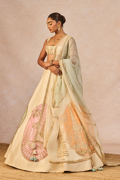The 'Mahekti Hui Chandni' Lehenga