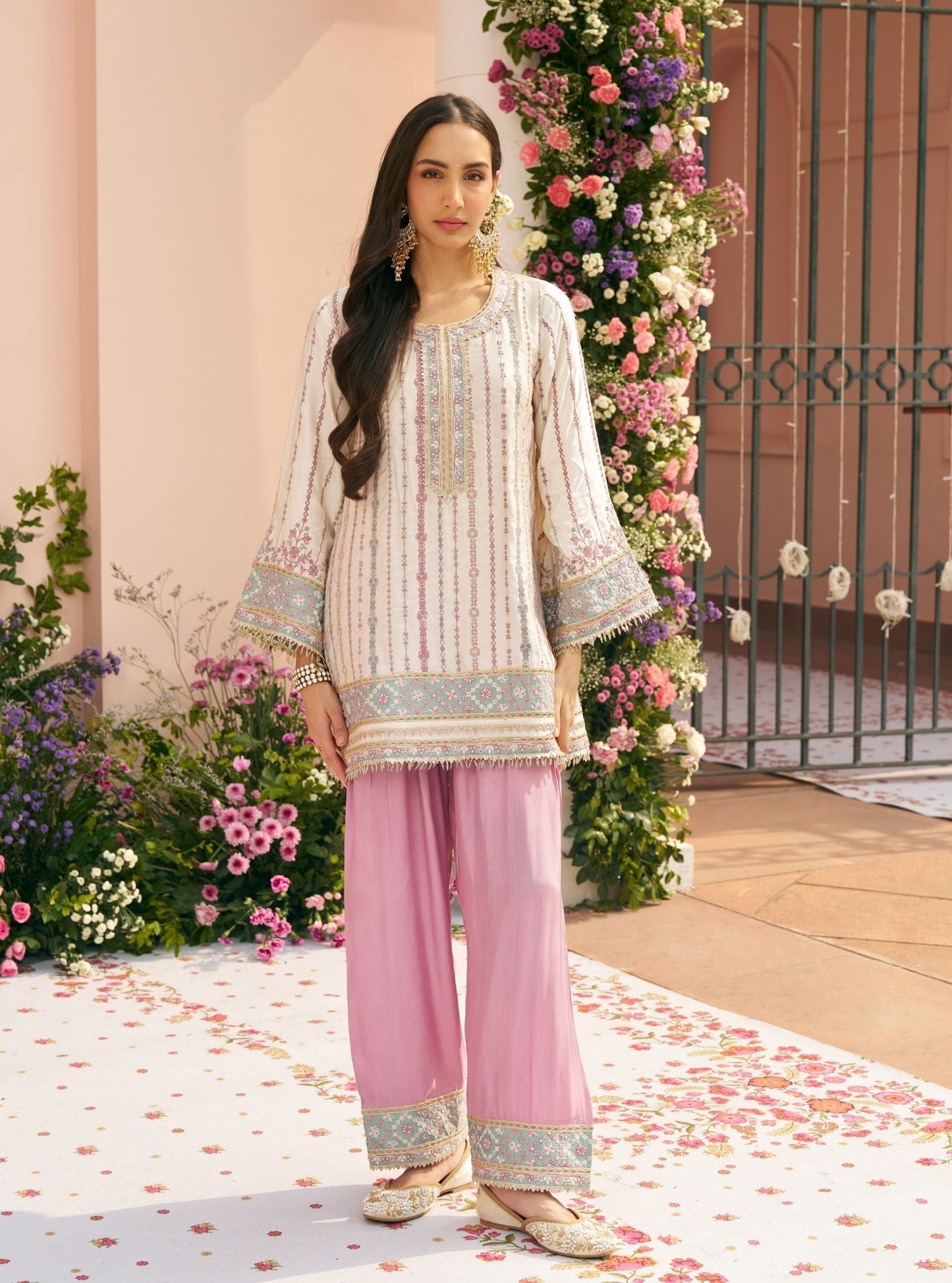 Jhumri Cupro Satin Off-white Kurta Set