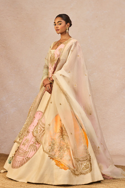 The 'Mahekti Hui Chandni' Lehenga