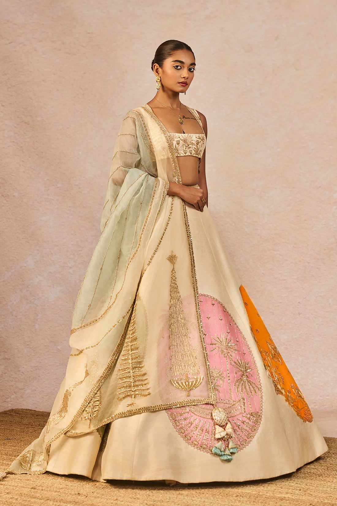 The 'Mahekti Hui Chandni' Lehenga