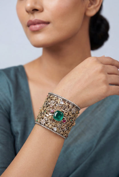 Tanvi Green Metal Kundan Bracelet