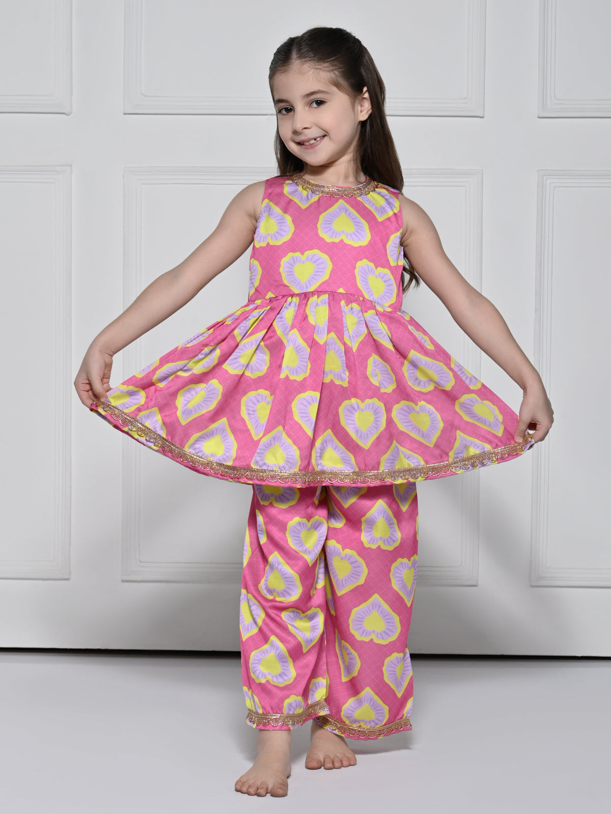 HEART ME PINK -  A BRIGHT SLEEVELESS SUIT FOR GIRLS