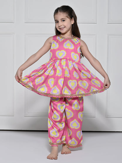 HEART ME PINK -  A BRIGHT SLEEVELESS SUIT FOR GIRLS