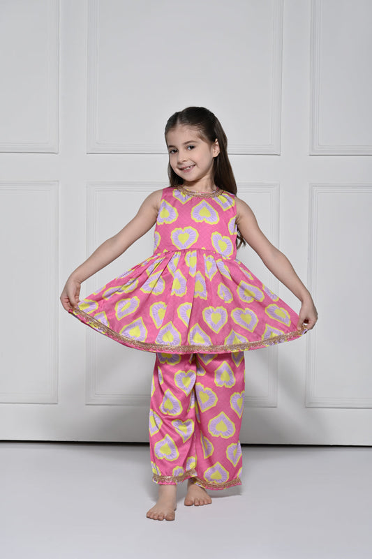 HEART ME PINK -  A BRIGHT SLEEVELESS SUIT FOR GIRLS