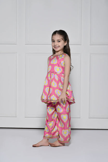 HEART ME PINK -  A BRIGHT SLEEVELESS SUIT FOR GIRLS