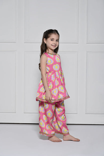HEART ME PINK -  A BRIGHT SLEEVELESS SUIT FOR GIRLS