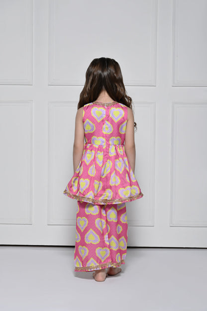 HEART ME PINK -  A BRIGHT SLEEVELESS SUIT FOR GIRLS