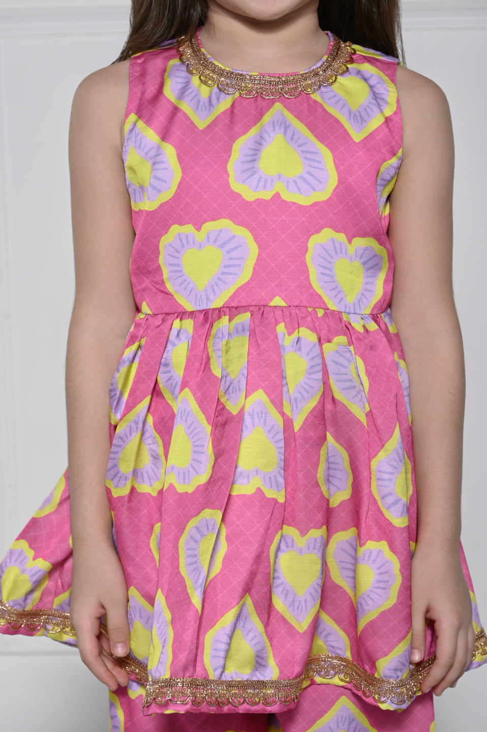 HEART ME PINK -  A BRIGHT SLEEVELESS SUIT FOR GIRLS