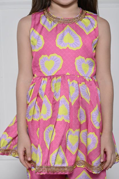 HEART ME PINK -  A BRIGHT SLEEVELESS SUIT FOR GIRLS