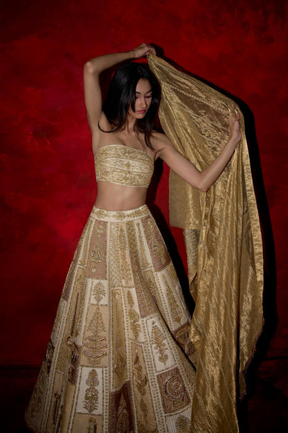 ‘Chaand Baaliyan’ Lehenga
