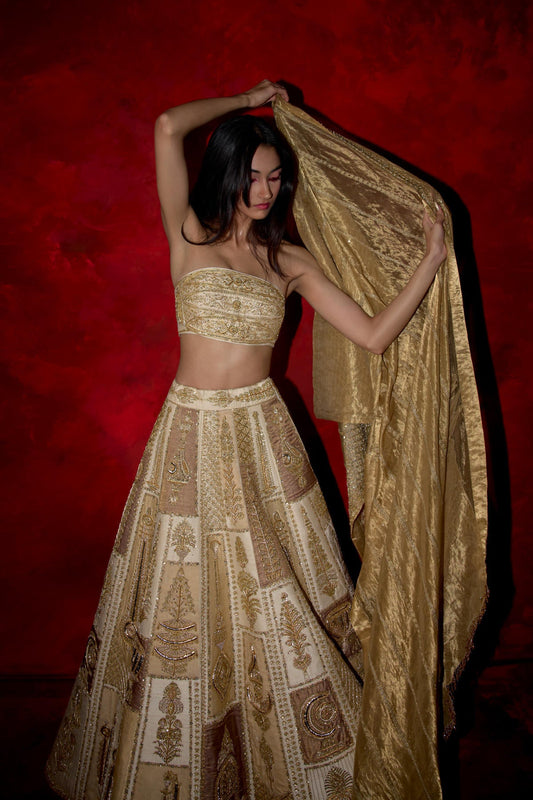 ‘Chaand Baaliyan’ Lehenga