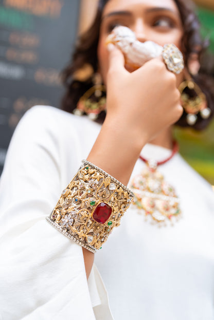 Tanvi Red Metal Kundan Bracelet