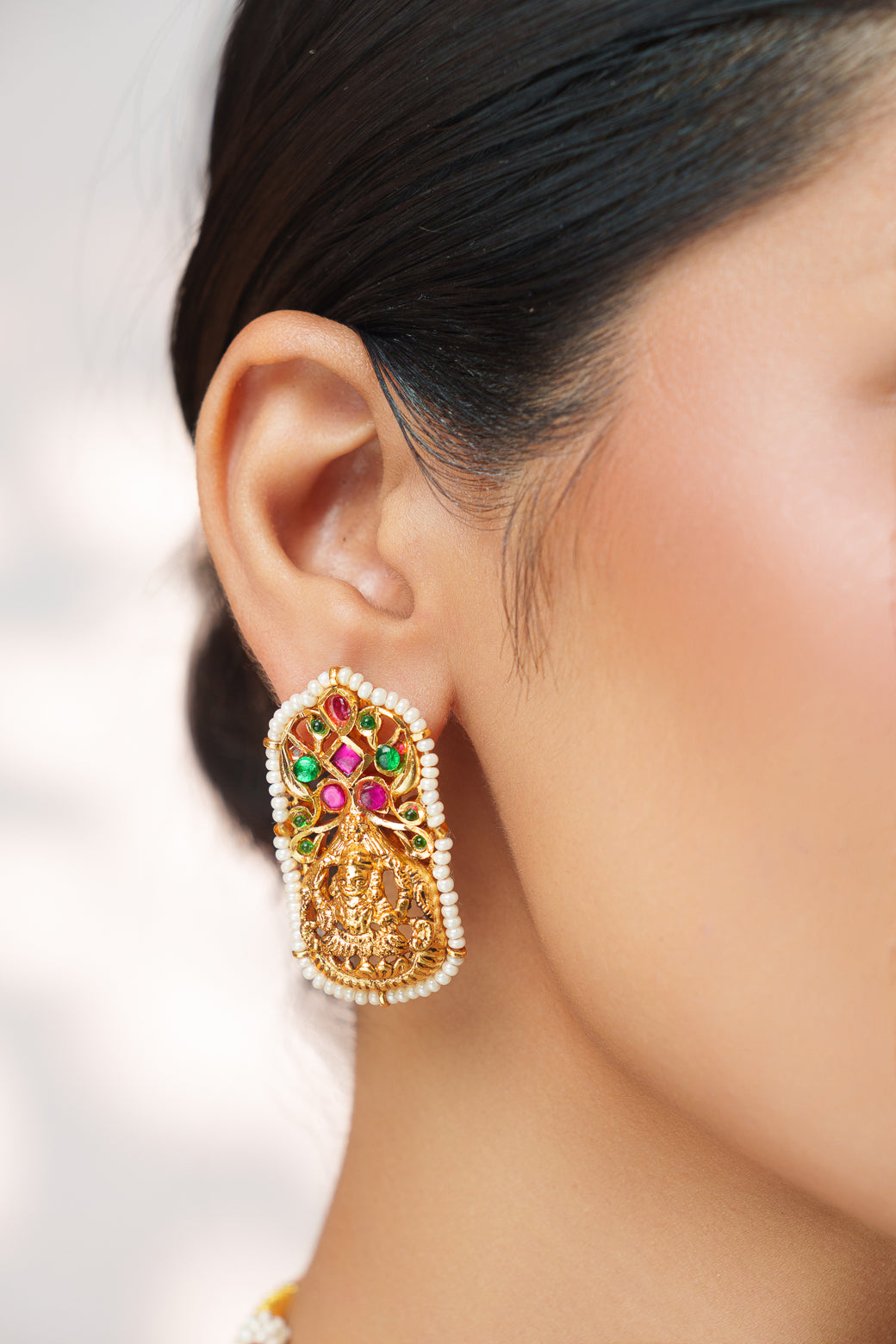 Avnita Gold Finish Temple Kundan Necklace Set