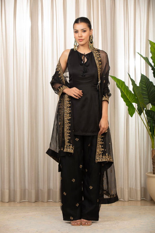 Siyah Embroidered Salwaar Set
