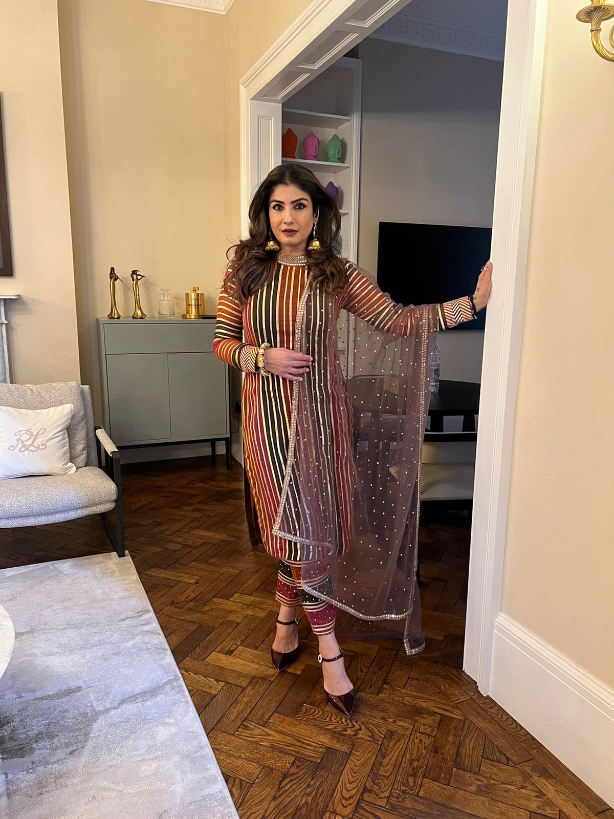 RAVEENA TANDON In Olive Green Round Neck Straight Kurta Pant Set