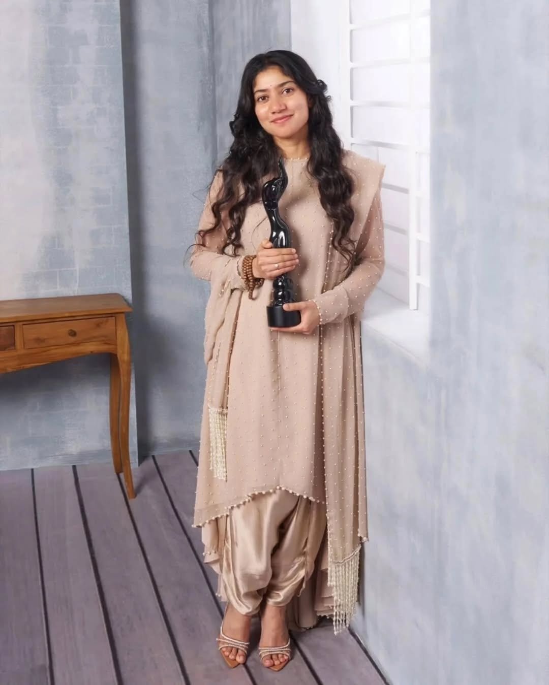SAI PALLAVI IN Light Beige Pearl Scattered Dhoti Kurta Set With Stole