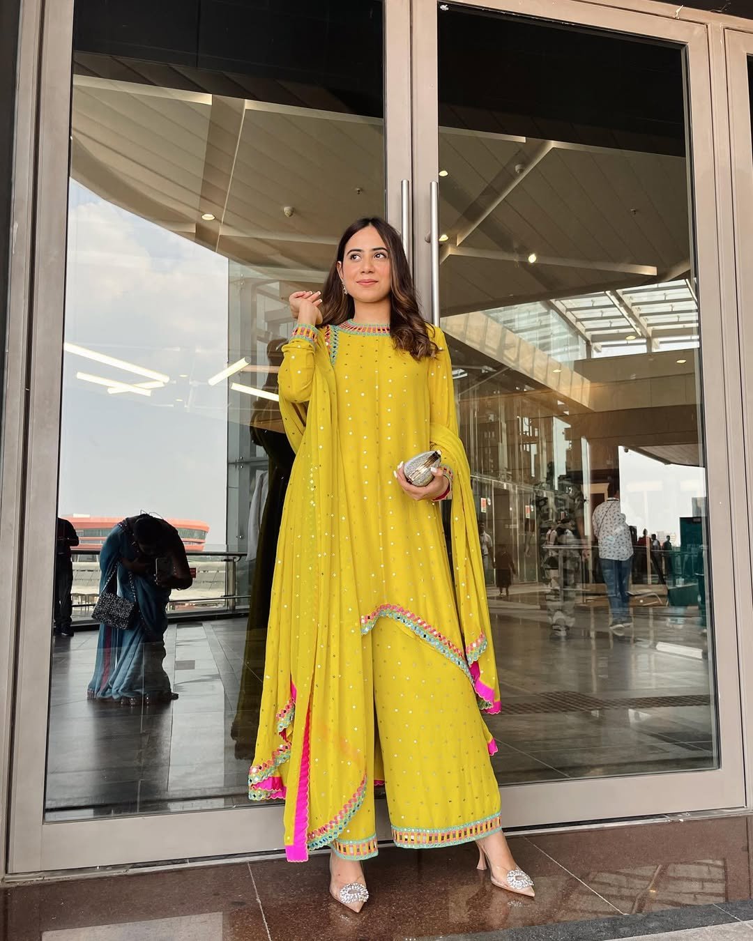 Smridhi Sibal In Moss Green Asymmetrical Kurta Set With Dupatta