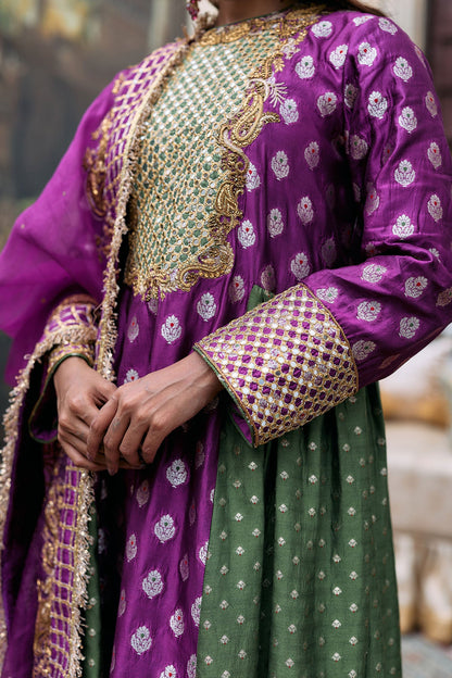 Kamandalu Suit