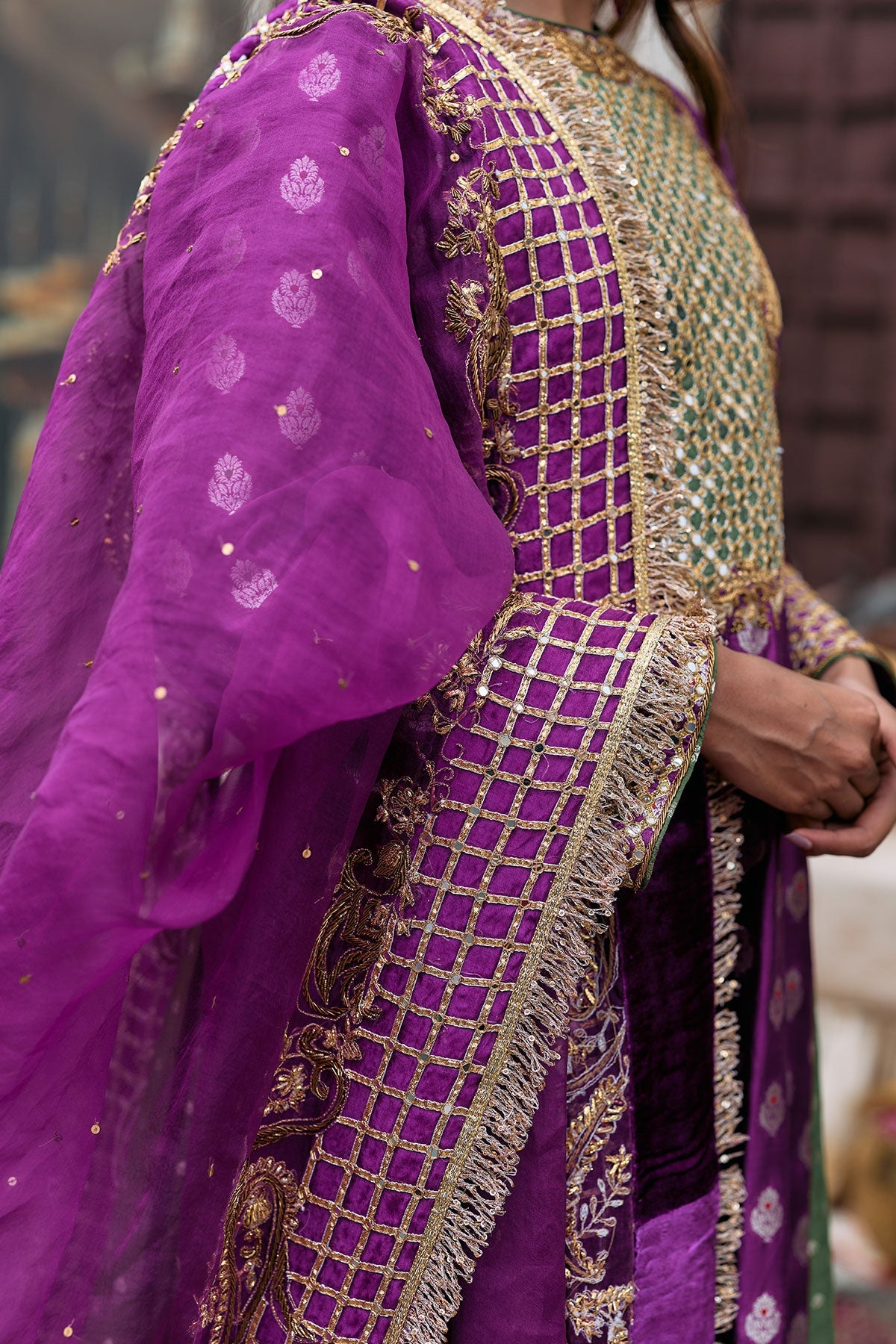 Kamandalu Suit